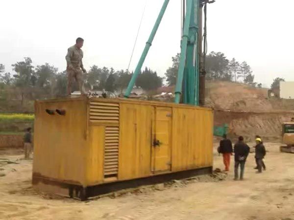 天峨如何判断水冷式机油散热器密封件是否需要更换?